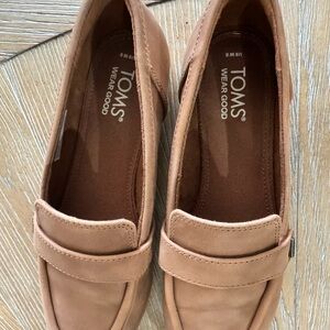 Toms Tan Flats Classic Loafers